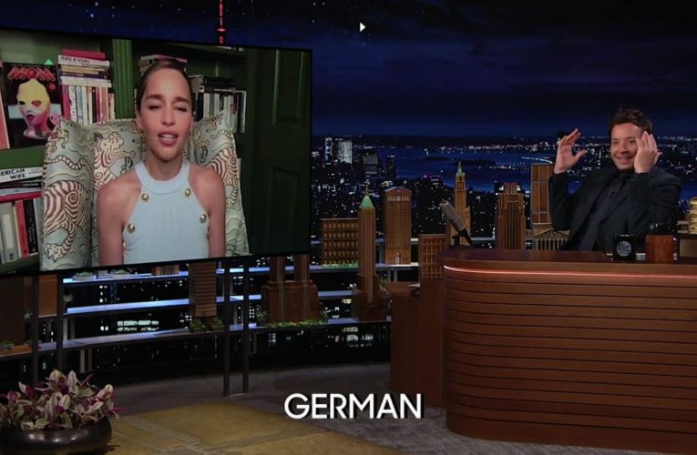 ممثلة بريطانية تثير صدمة مذيع برنامج كوميدي بتقليدها عدة لهجات