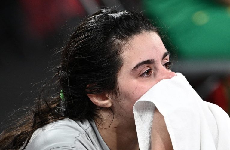 السورية هند ظاظا أصغر لاعبة في أولمبياد طوكيو تودعه باكية بعد الهزيمة من لاعبة تكبرها بـ27 عامًا