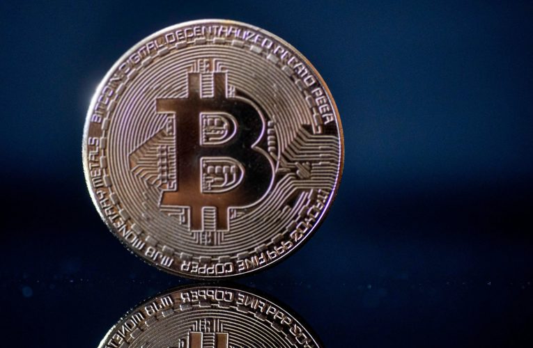 بعد أن شهدت عمليات بيع كبيرة.. ارتفاع قيمة بيتكوين وإيثيريوم ودوجكوين