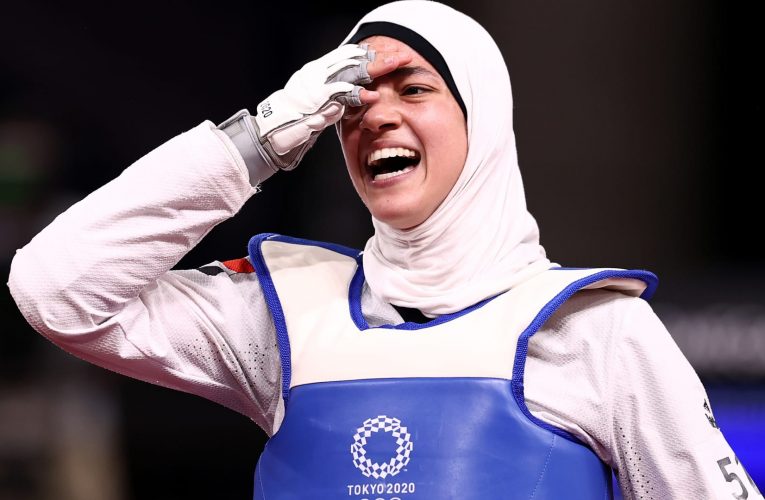 محمد صلاح يوجه رسالة لسيف عيسى وهدايا ملاك.. والثانية ترد عليه