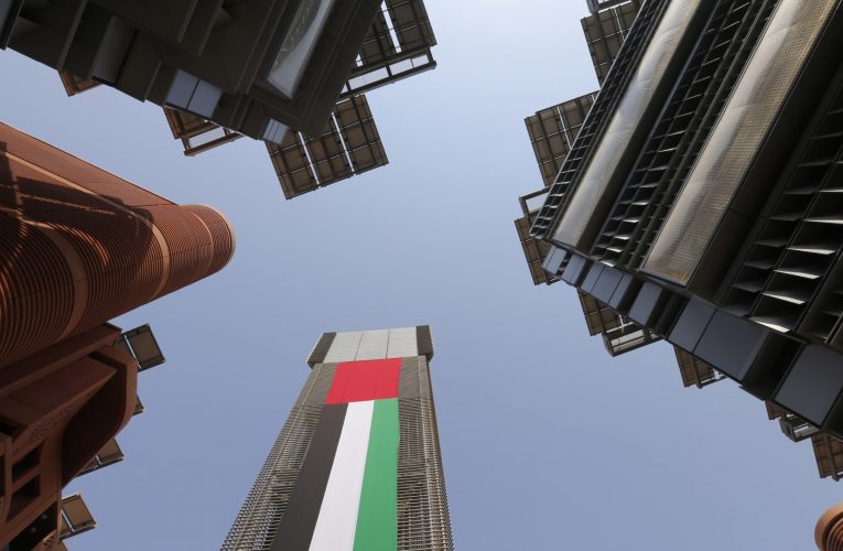 ما هي توقعات المهنيين لسوق العمل الإماراتي في العام المقبل؟