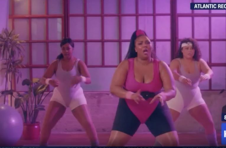 “مغنية سمينة تقتل شخصًا في حفلها بعد أن قفزت عليه”.. ليزو ترد على الشائعة