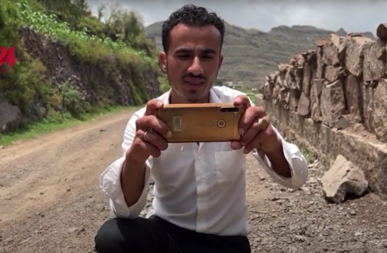 بهاتف بسيط فقط.. “يوتيوبر” يمني يحقق ملايين المشاهدات