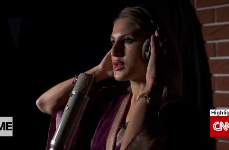 “إنديغو”.. ملحنة ومغنية قطرية تؤسس منصة تساعد أداء الفنانين