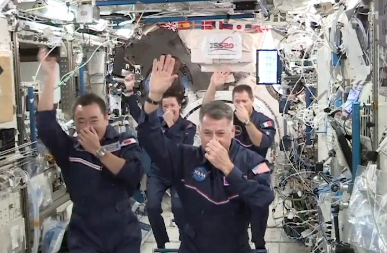 أولمبياد مع انعدام الجاذبية.. شاهد رواد فضاء يحاكون الألعاب الأولمبية بالمحطة الدولية