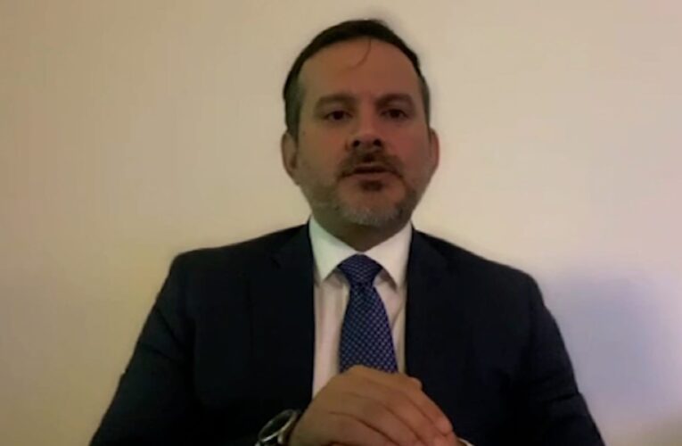 محافظ البنك المركزي الأفغاني السابق يصف الفوضى بعد هروب أشرف غني