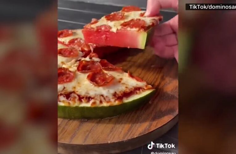 “بيتزا البطيخ” تثير تفاعلًا.. هل هي حقيقة أم مزحة؟