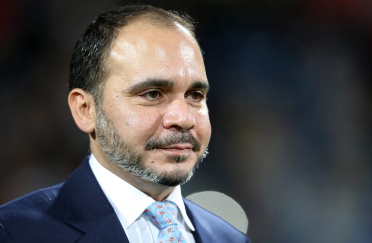 بعد منع قائدة منتخب كرة السلة الأردني من الظهور بـ”جينز مزع” على التلفزيون.. الأمير علي بن الحسين يرد