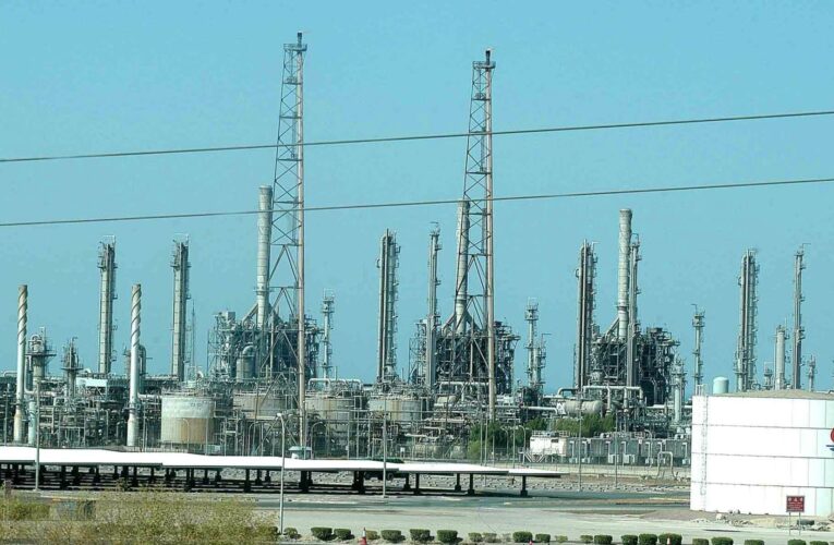 مجموعة “أوبك بلس” تتفق على الالتزام بخطة زيادة إنتاج النفط
