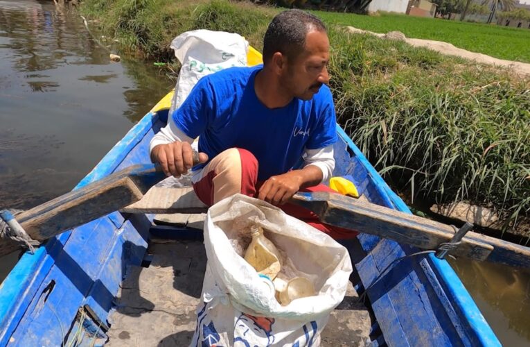 حقائب وأرائك مصنوعة من مواد مستخرجة من نهر النيل.. إليكم ما تفعله هذه الشركة بمصر