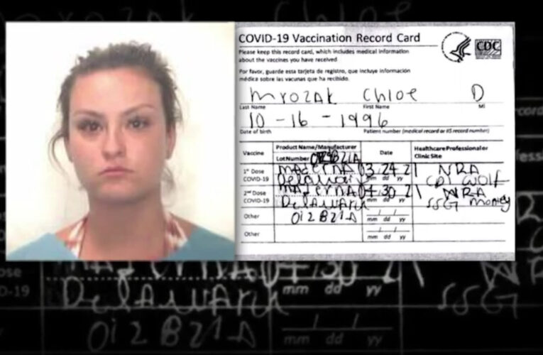 زورت بطاقة لقاحها وكتبت “ماديرنا”.. القبض على امرأة كُشفت بالمطار