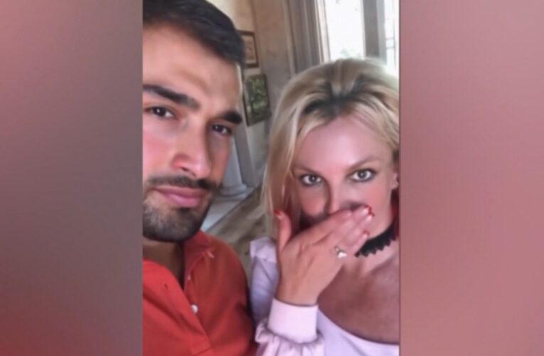 “بداية فصل سلمي”.. بريتني سبيرز تستعرض خاتم خطوبتها