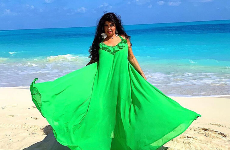 تدمن السوشال ميديا وتزوجت 5 مرات وتخفي اسم والدتها.. سيرة فيفي عبده