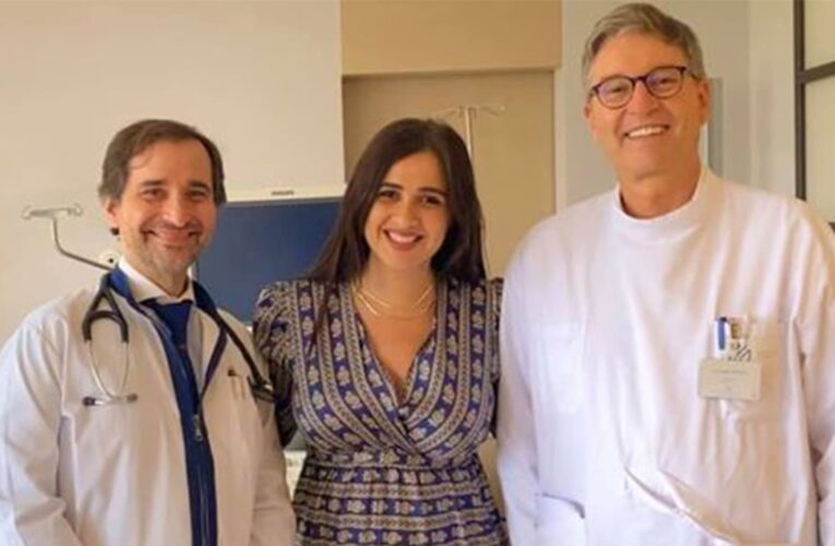 أول صورة لياسمين عبد العزيز بعد عودتها إلى مصر وتجاوزها أزمتها الصحية