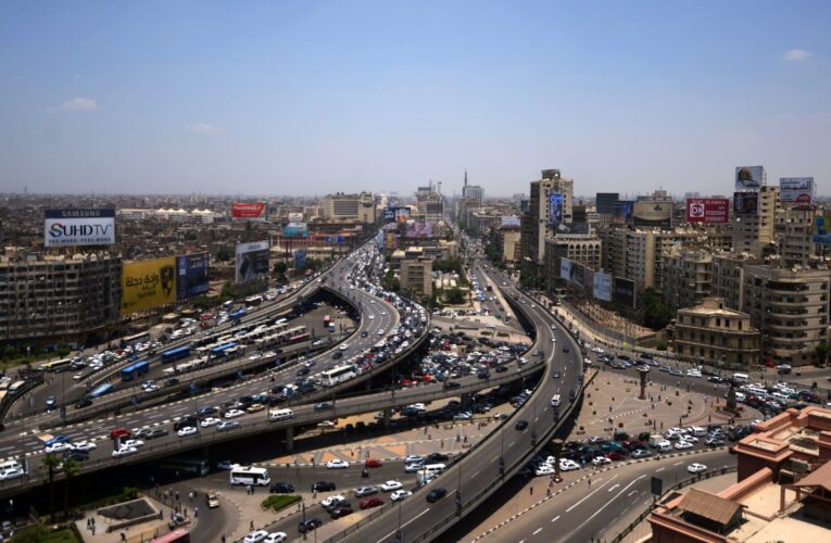 مصر.. تداول تقارير عن اعتزام فرض ضريبة مالية جديدة والحكومة ترد