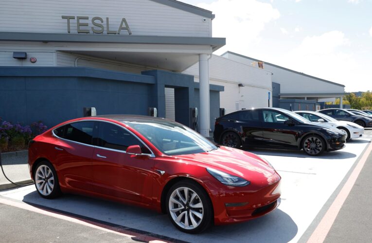 قبل تدشينه.. شاهد كيف يعمل وضع “القيادة الذاتية بالكامل” في سيارات تسلا