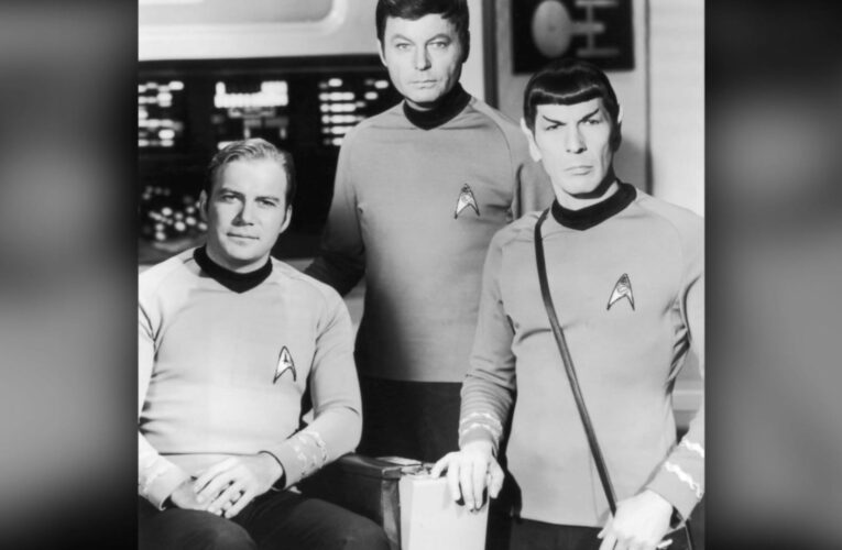 أخيرًا وبعمر 90 عامًا.. الكابتن كيرك يحلق فعليًا إلى الفضاء