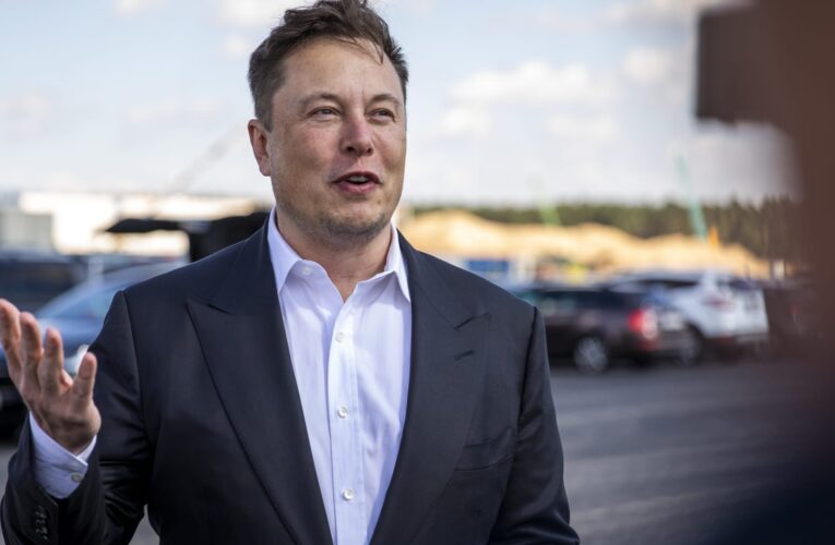 موسك يعلن نقل مقر تسلا إلى تكساس