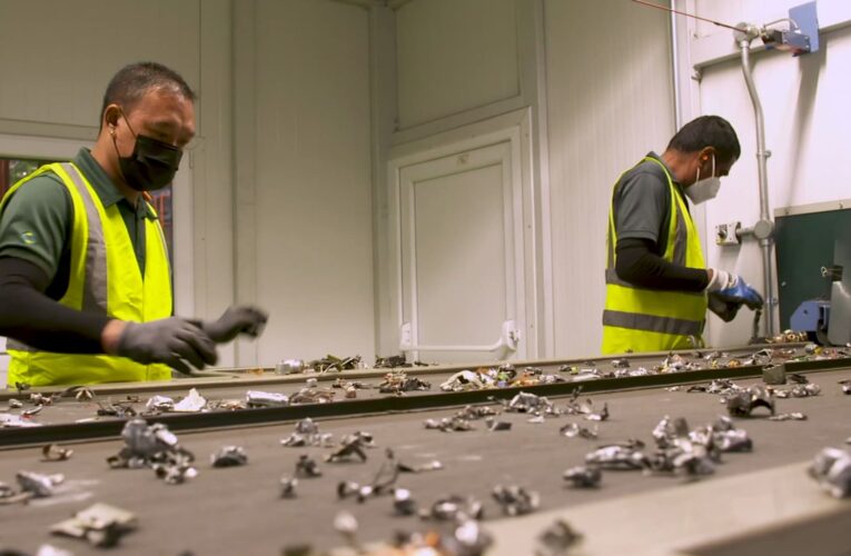 تحويل القمامة إلى كنز.. إعادة تدوير النفايات الإلكترونية في دبي