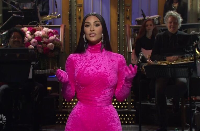 شاهد.. كيم كارداشيان تسخر من شريطها الجنسي وطلاقها من كاني ويست