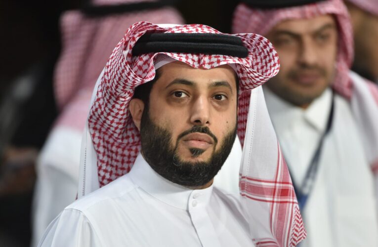 تركي آل الشيخ يكشف عدد النسخ المطبوعة من روايته “تشيللو” بعد نفادها بمعرض الرياض