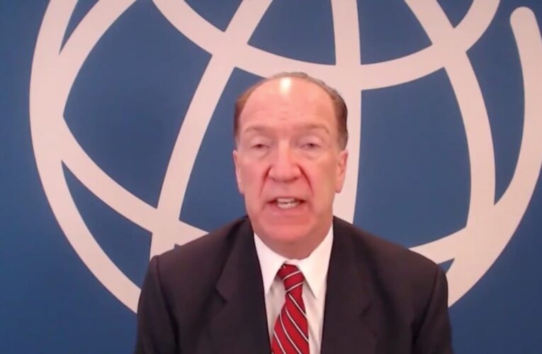 في حوار مع CNN.. رئيس البنك الدولي يقر بـ”أخطاء” في رفع تصنيف السعودية والصين