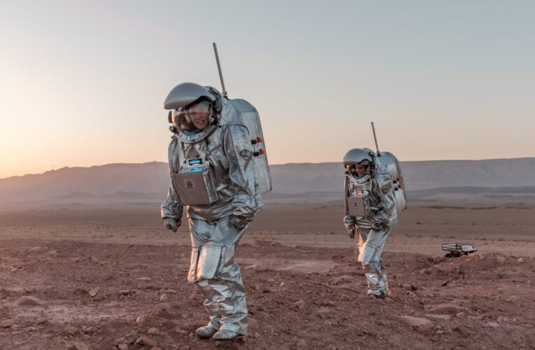 شاهد أين يقوم رواد الفضاء على الأرض بمحاكاة رحلة استكشافية إلى المريخ