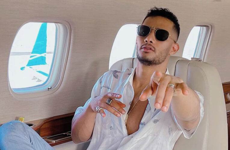 محمد رمضان في مغامرة جديدة على متن طائرته الخاصة: “المضيفة الفرفوشة رزق”