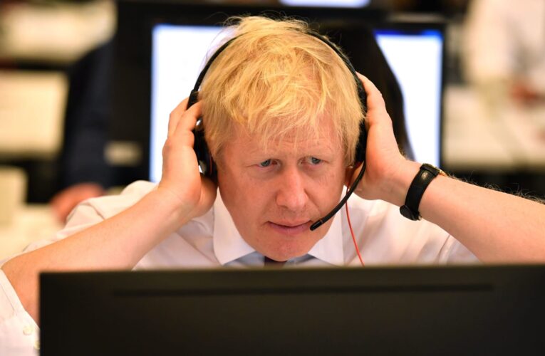 مسؤولو الحكومة البريطانية يحذفون رسائل واتساب.. هل يجب السماح لهم بذلك؟