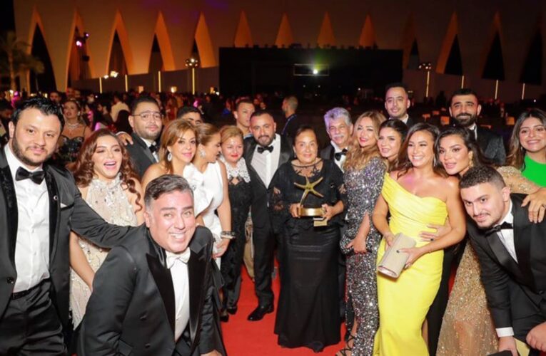 مهرجان الجونة.. الراحل سمير غانم أقوى الحاضرين ومحمد رمضان يرد على باقة ورد: الصلح خير