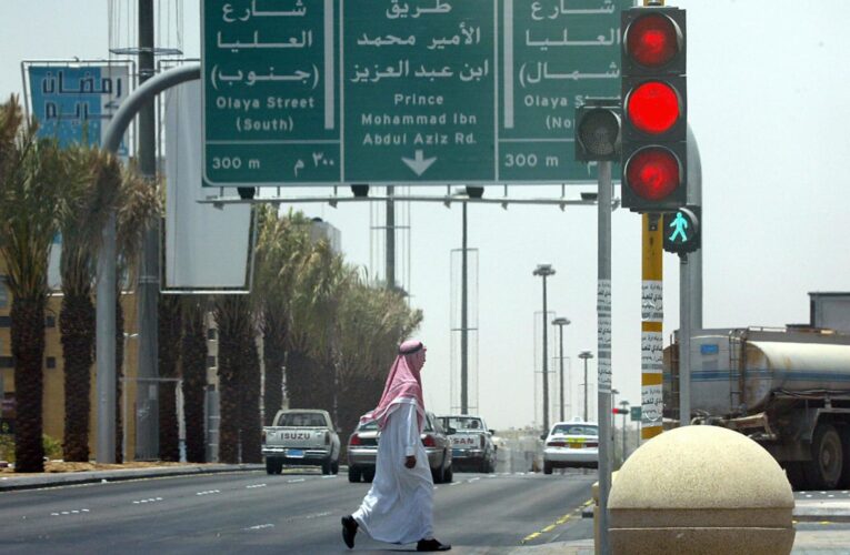 منها إدانة عقيد بوزارة الدفاع.. السعودية تكشف عن 6 أحكام بقضايا فساد