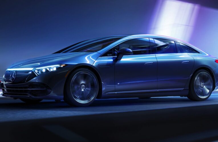 واحدة من أكثر السيارات رفاهية.. تجربة تفصيلية لمرسيدس EQS الكهربائية بالكامل