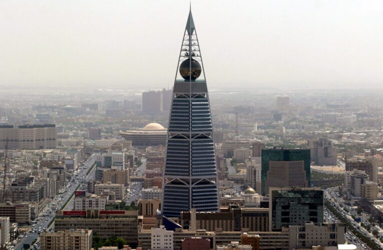 السعودية.. عشرات الشركات تنقل مقراتها الإقليمية الى الرياض