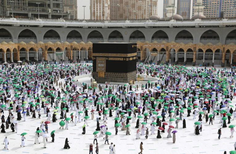 يغطي 2045 مترا مربعا بالساعة.. روبوت ذكي لتطهير الحرم وهذه مواصفاته