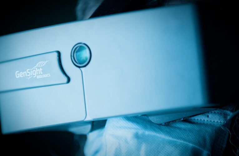 فتح علمي.. هذه النظارات ساعدت كفيفًا على الرؤية مجددًا بعد 40 عامًا من فقدان بصره