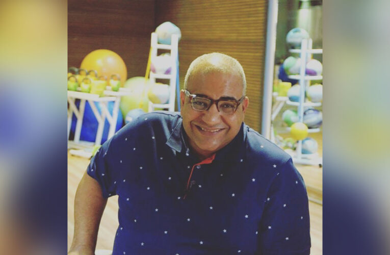 بيومي فؤاد يعتذر عن إعلان لأحد المطاعم السعودية وصفه آل الشيخ بـ”المعيب”