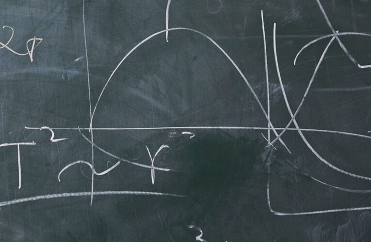 جامعته: طالب لبناني يحل معضلة رياضية عمرها 45 عاما