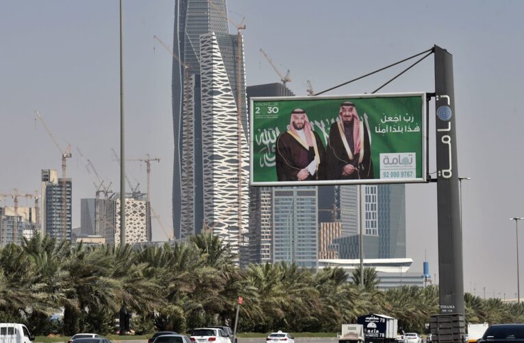 العجلان يدعو الشركات السعودية ورجال الأعمال إلى إيقاف جميع التعاملات مع لبنان