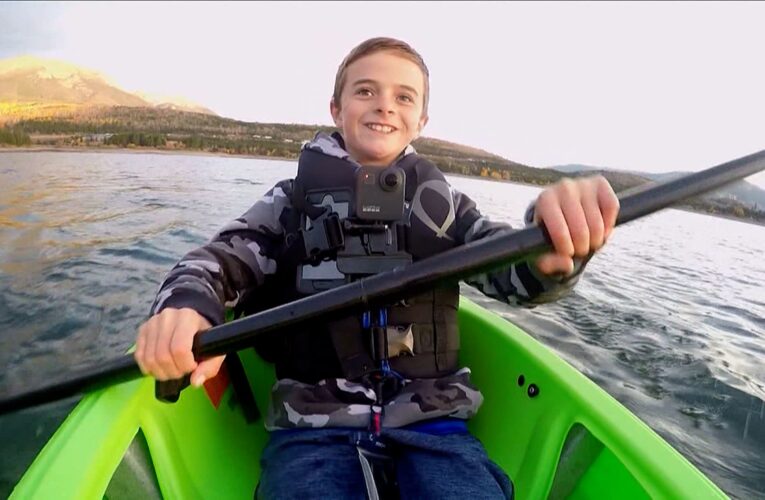 صبي بعمر 12 عامًا يجدّف كل يوم إلى المدرسة.. والسبب؟