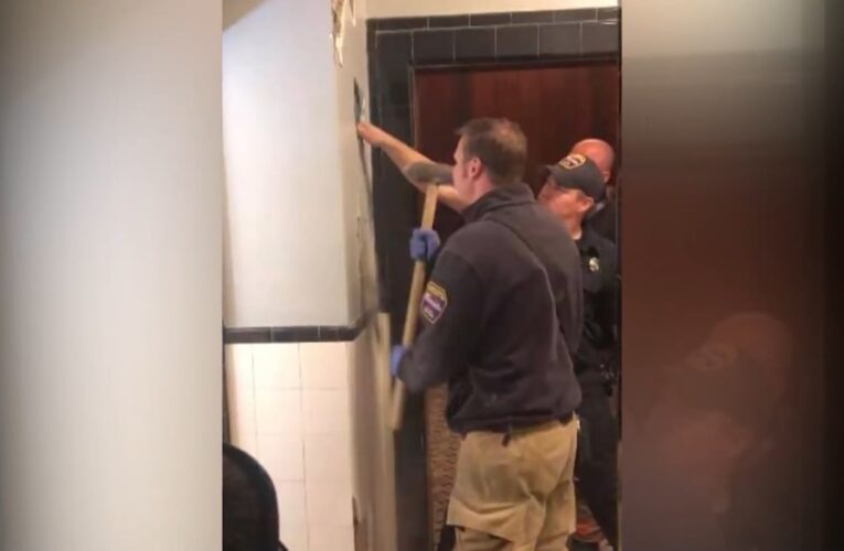 حادثة غريبة.. العثور على رجل عار عالقًا داخل جدار بأمريكا