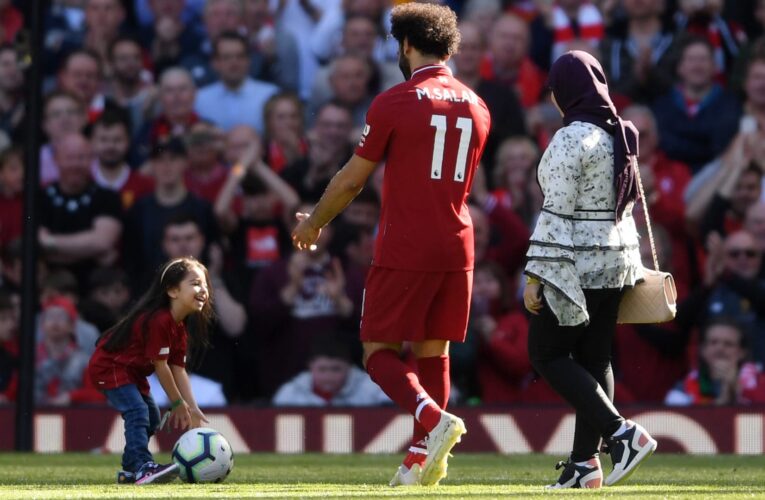 محمد صلاح يفاجئ متابعيه بصورة ابنته الصغرى.. فكيف جاءت التعليقات؟