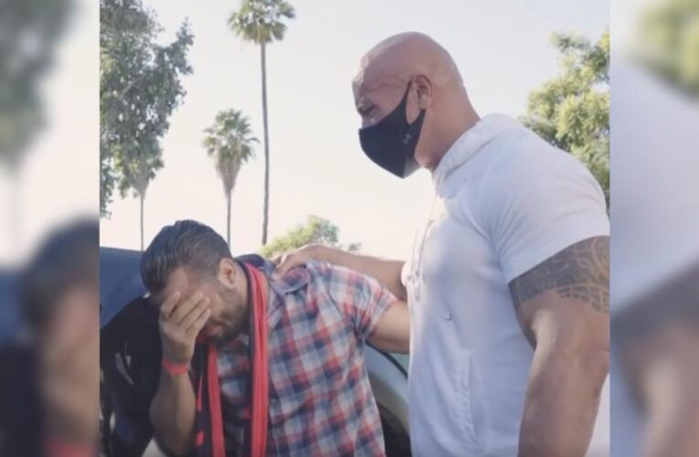 شاهد كيف فاجأ الممثل دواين جونسون جنديا سابقا في البحرية الأمريكية