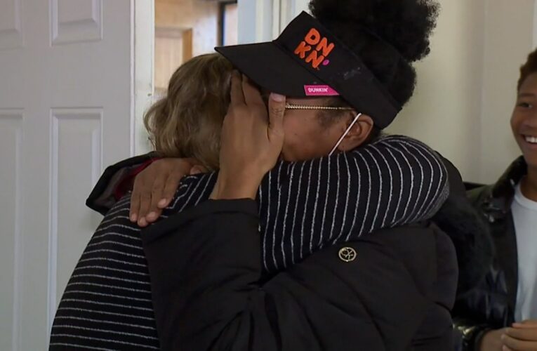 زبونة تهدي أمًّا عاملة مفاجأة العمر.. ما هي وكيف كانت ردة الفعل؟