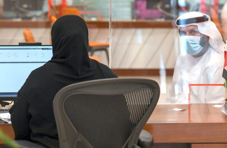 حكومة الإمارات تعتمد نظام عمل أسبوعي جديد بـ4 أيام ونصف يوم الجمعة.. والسبت والأحد عطلة