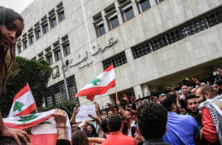مصرف لبنان يرفع سعر صرف الدولار