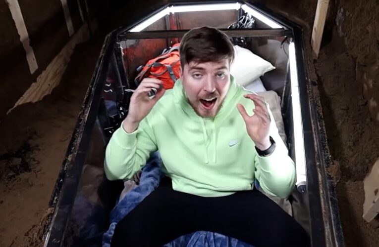 أحدهم يدفن نفسه حيًا.. هذه أكثر مقاطع الفيديو مشاهدة على يوتيوب في 2021