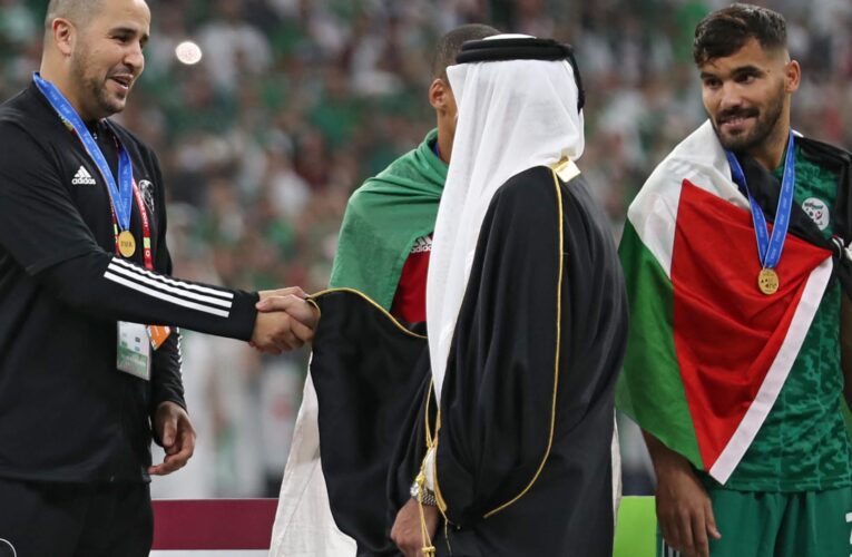 شبيه السيسي وأمير قطر يمازح مدرب الجزائر.. مشهدان طريفان في اليوم الختامي لكأس العرب