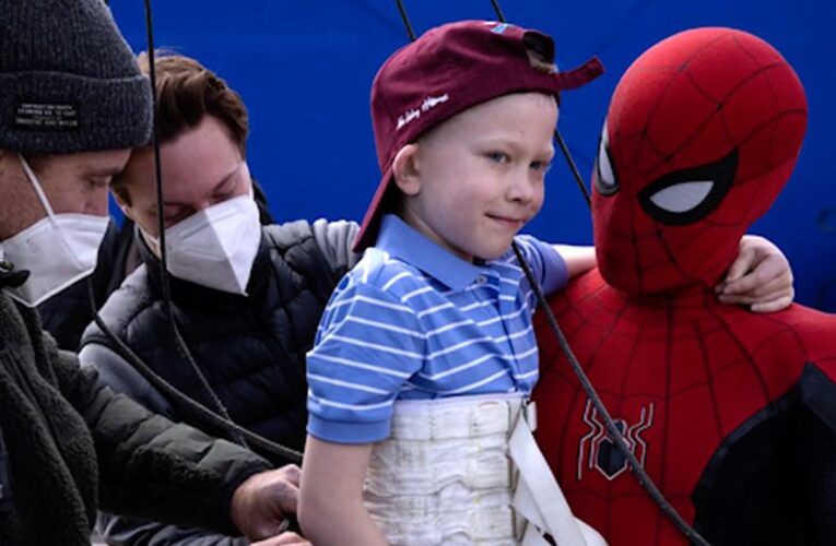 شاهد كيف استقبل “سبايدرمان” الحقيقي طفلًا أنقذ اخته من هجوم كلب