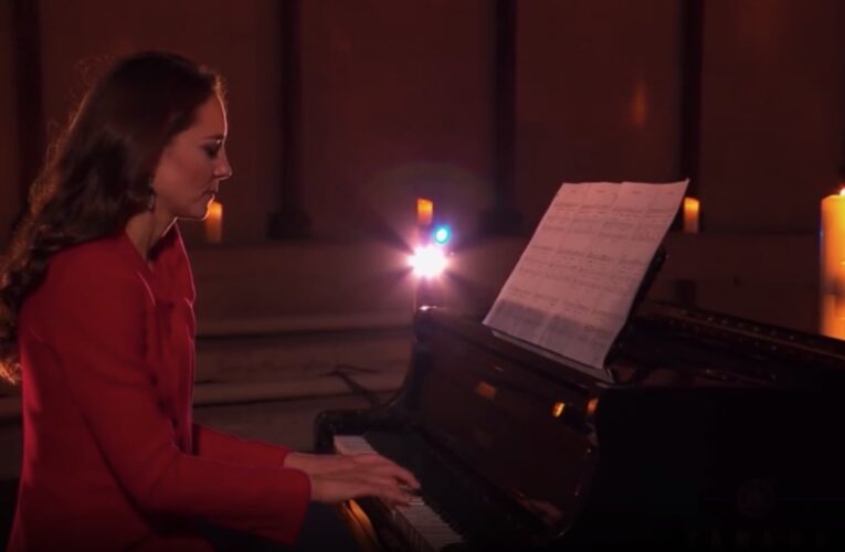 شاهد.. كيت ميدلتون تعزف البيانو أمام الجمهور