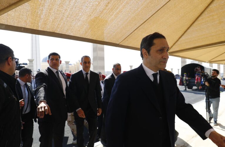 علاء مبارك يوجه انتقادات إلى عمرو أديب بعد إعلانه “وصيته”